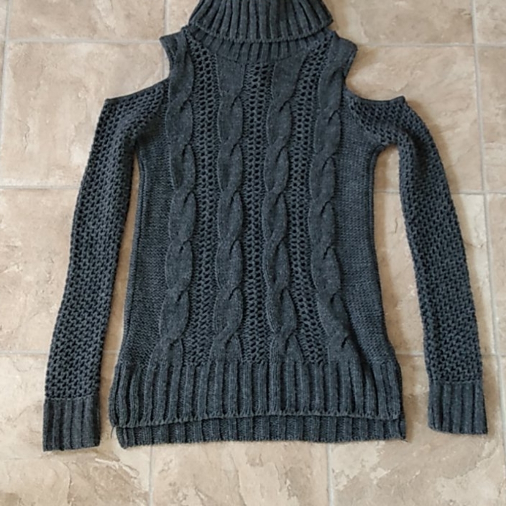 American Eagle gray cold shoulder sweater